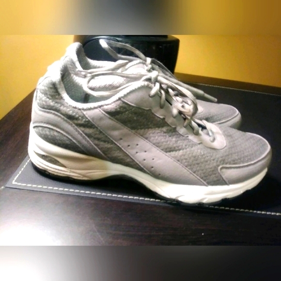 ABEO 24/7 Petra • Women's Grey Athletic Sneakers - Picture 4 of 12